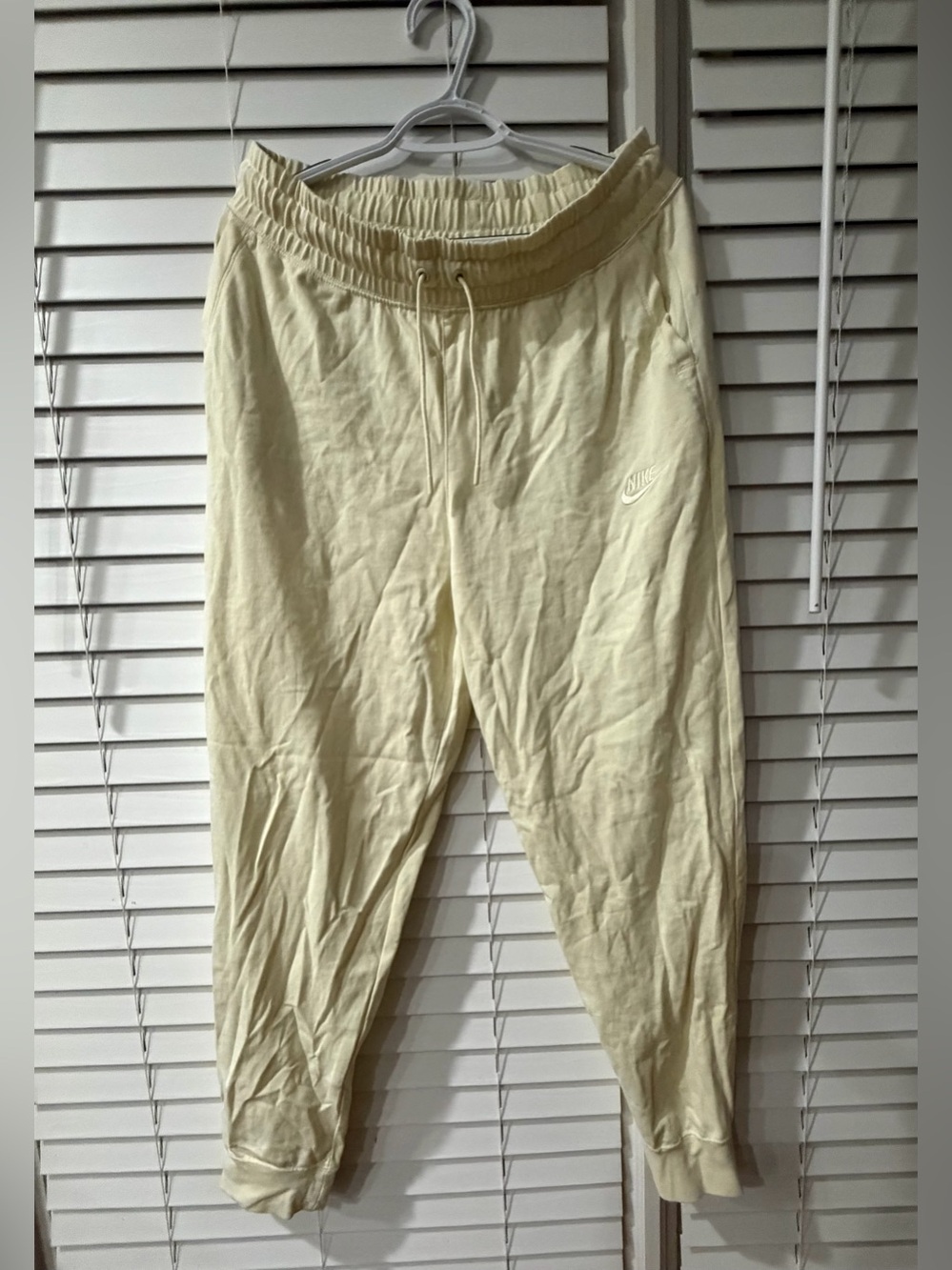 Nike Women’s Cream Jogger Size Large 🤍